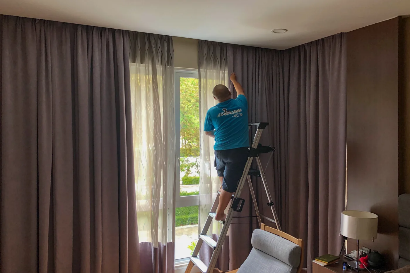 Curtains Fixing