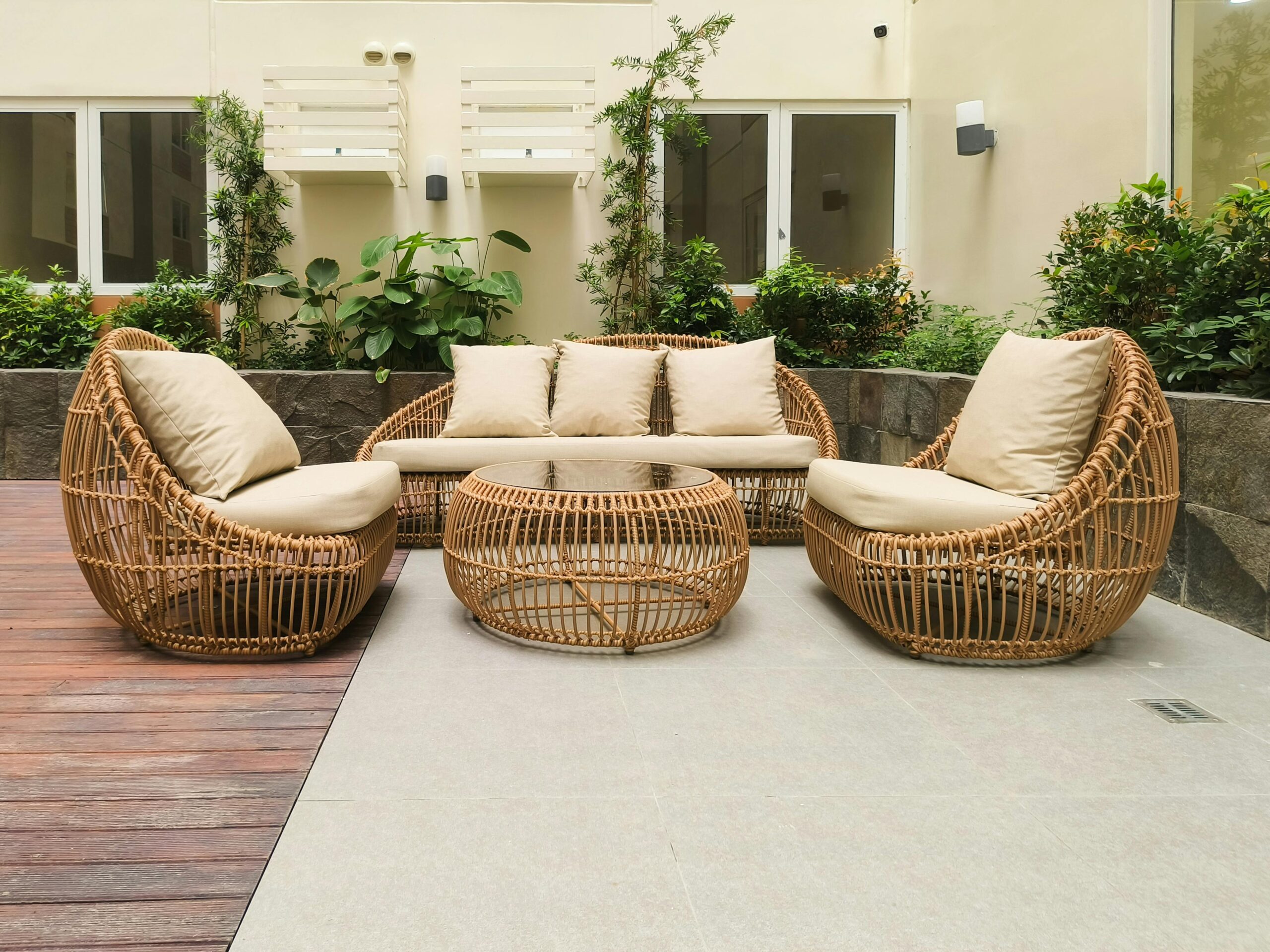 You are currently viewing How to Choose Outdoor Furniture Dubai Homes
