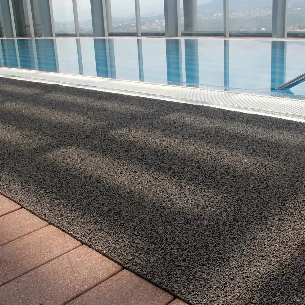 Swimming pool mat